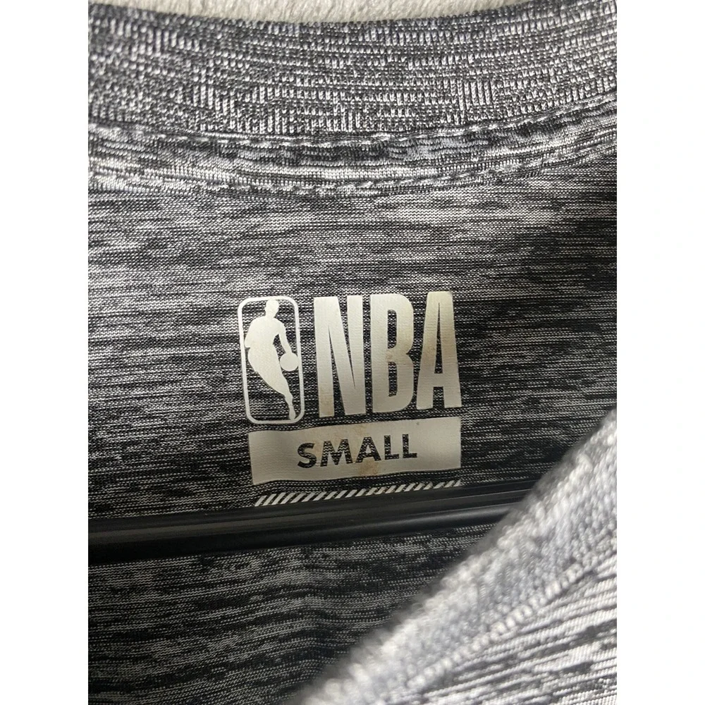 NBA Mens Small Gray Short Shirt Tshirt